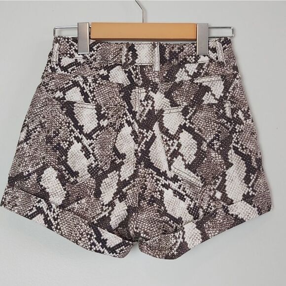 H&M high waist snakeskin pattern shorts 4 - Picture 6 of 11